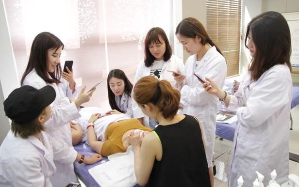 皮肤管理培训学什么、怎么选？上海皮肤管理培训学校教你怎么选！